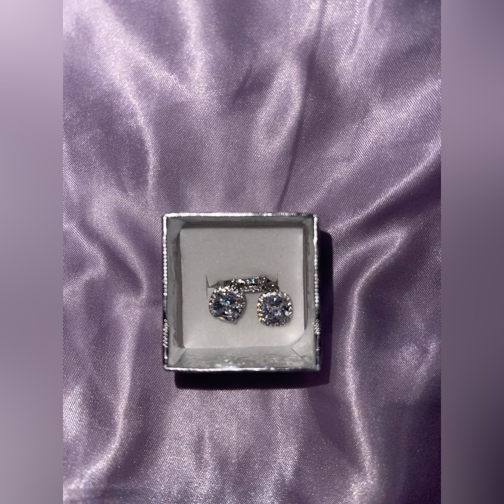 4-claw Square Shiny Zircon Inlaid Dangle Earrings